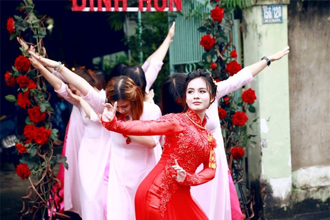 Điểm lại những lễ đính hôn kiểu mới siêu bá đạo từ đội bê tráp U50 đến phong cách Lạc trôi xưa nay hiếm - Ảnh 10.