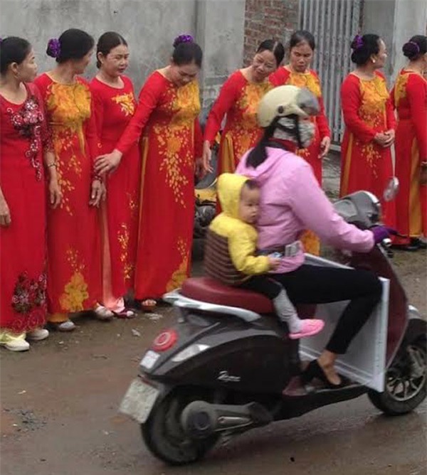 Điểm lại những lễ đính hôn kiểu mới siêu bá đạo từ đội bê tráp U50 đến phong cách Lạc trôi xưa nay hiếm - Ảnh 3.