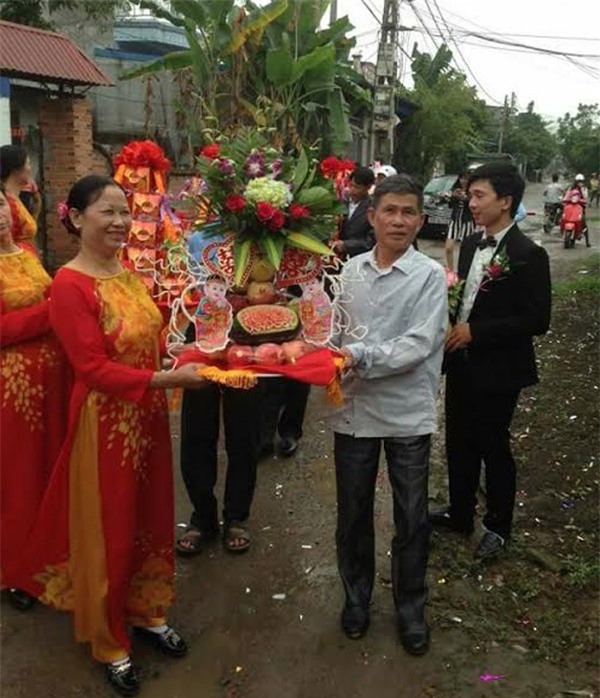 Điểm lại những lễ đính hôn kiểu mới siêu bá đạo từ đội bê tráp U50 đến phong cách Lạc trôi xưa nay hiếm - Ảnh 4.