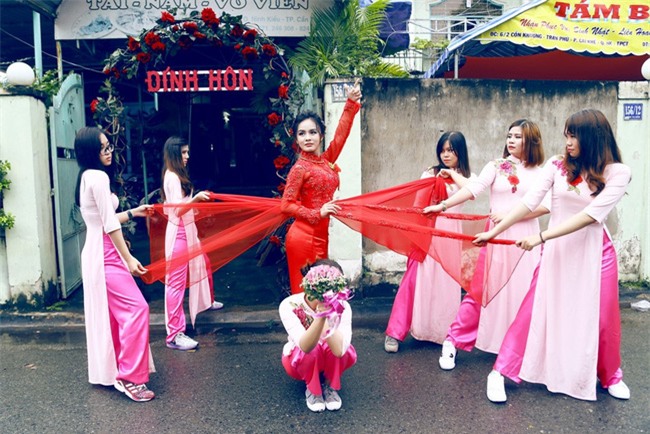 Điểm lại những lễ đính hôn kiểu mới siêu bá đạo từ đội bê tráp U50 đến phong cách Lạc trôi xưa nay hiếm - Ảnh 9.