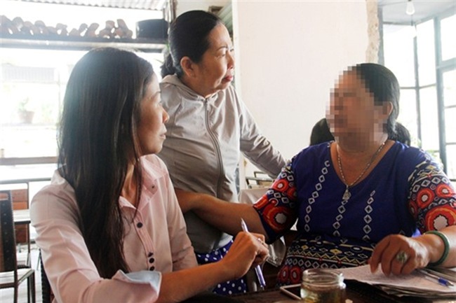 Nu sinh lop 9 to bi chong ho cua me xam hai nhieu lan hinh anh 2