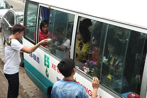 quán bún chả trên xe buýt, cà phê trên máy bay, cà phê trên xe buýt, dẹp vỉa hè, kinh doanh vỉa hè