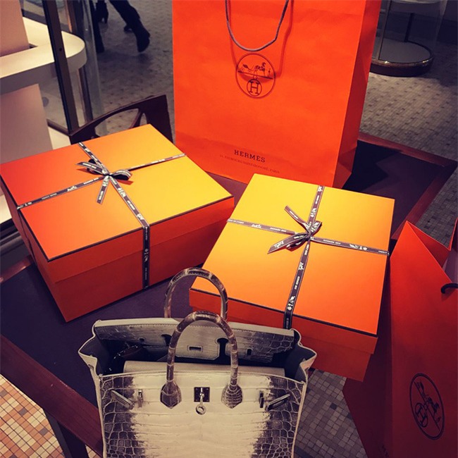 Những người đẹp chỉ chuyên trung thành với một hãng túi hiệu - Ảnh 1.