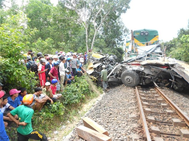 tàu hỏa tông xe tải, Bình Định, tai nạn tàu hỏa