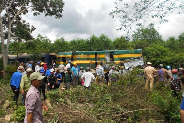 tàu hỏa tông xe tải, Bình Định, tai nạn tàu hỏa