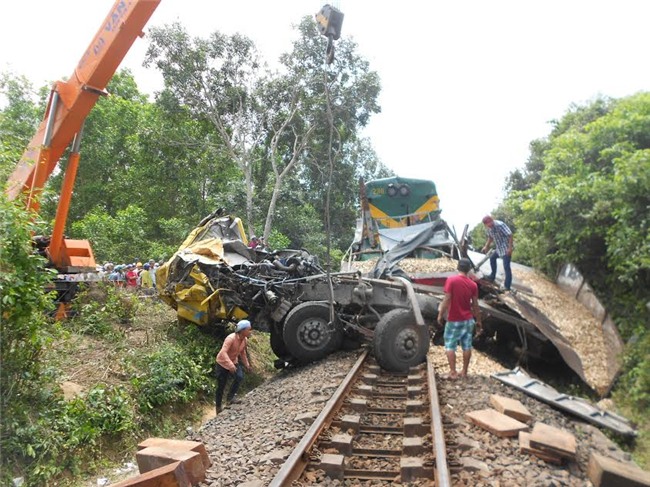 tàu hỏa tông xe tải, Bình Định, tai nạn tàu hỏa