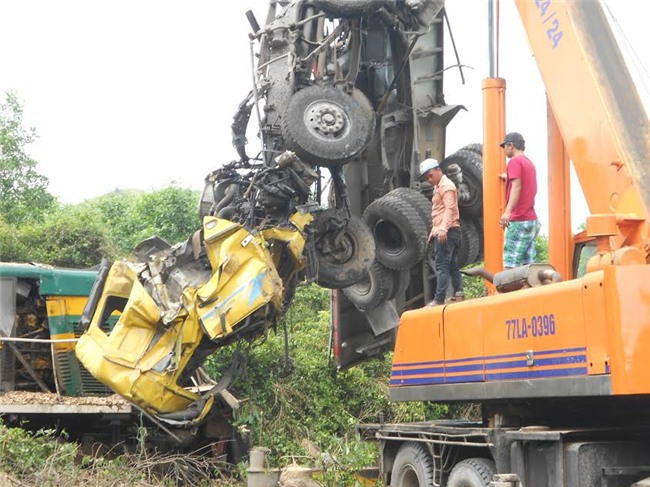 tàu hỏa tông xe tải, Bình Định, tai nạn tàu hỏa