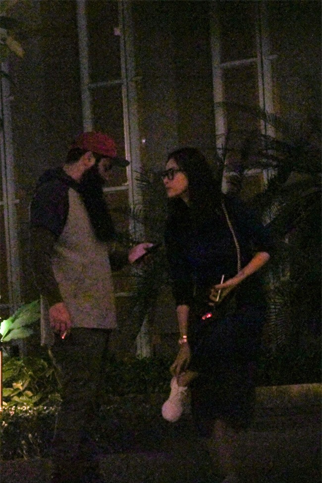 Bắt gặp đạo diễn Kong: Skull Island ôm eo tình tứ Ngô Thanh Vân - Ảnh 7.