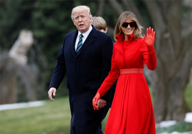 Tuy mới chỉ 10 tuổi nhưng Barron Trump đã cao gần bằng cha. Cậu bé sẽ tổ chức sinh nhật vào ngày 20/3 tới. Kể cả trong chiến dịch tranh cử của ông Trump hồi năm ngoái và khi tỷ phú New York đắc cử tổng thống, Barron ít khi xuất hiện trước truyền thông.