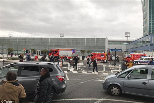 
Sân bay Orly, nơi xảy ra vụ nổ súng hôm 18-3. Ảnh: Twitter
