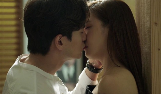 Vợ chồng 3 mặt con với thử thách 7 ngày đổi mới chuyện ấy thật như đếm - Ảnh 2.