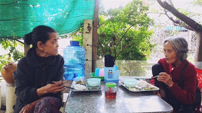 Quán cơm 1.000 đồng ra đời vì chủ quán được người dưng cho tiền đổ xăng, điều tử tế lại sinh ra... điều tử tế - Ảnh 8.