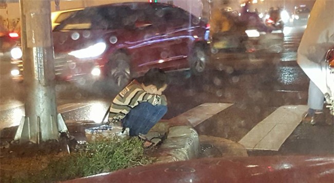 Giám đốc trẻ ở Hà Nội từ chối giúp đỡ cậu bé ăn xin và thái độ bất ngờ của mọi người - Ảnh 2.