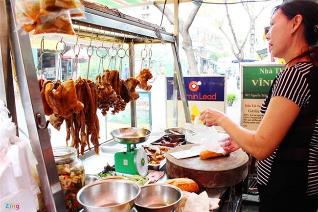 bánh mì, bánh mỳ, đông khách, xếp hàng, TP.HCM, Sài Gòn