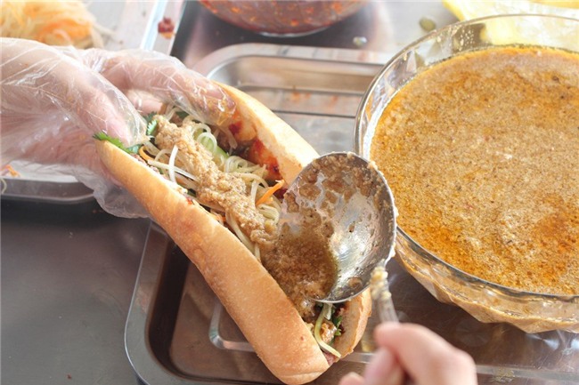 bánh mì, bánh mỳ, đông khách, xếp hàng, TP.HCM, Sài Gòn