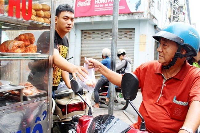 bánh mì, bánh mỳ, đông khách, xếp hàng, TP.HCM, Sài Gòn