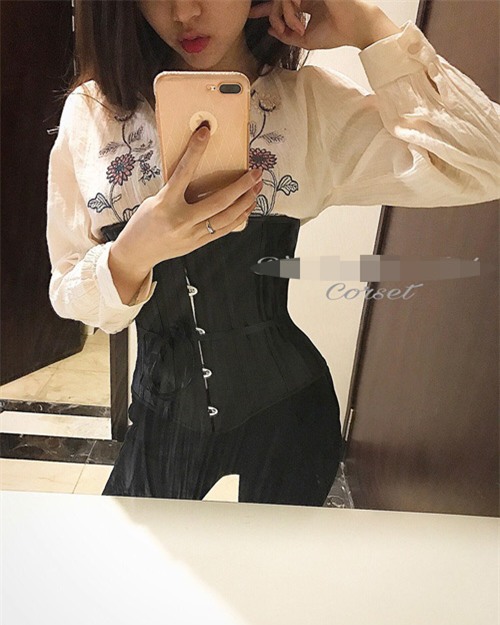 cac co gai tre dang no nuc dung cach nay de co vong eo con kien - 10