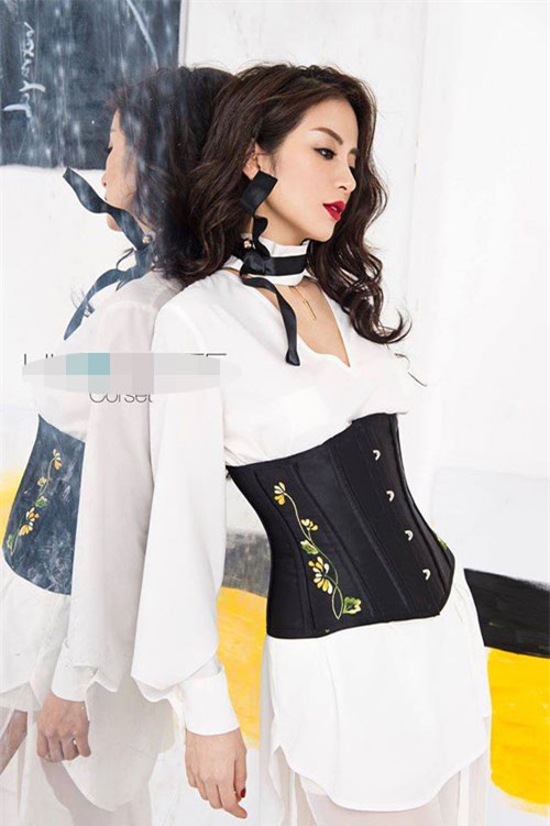 cac co gai tre dang no nuc dung cach nay de co vong eo con kien - 5