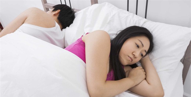 Khi thấy chồng có những biểu hiện này, hãy nghĩ đến việc anh ấy đã hết yêu bạn - Ảnh 1.