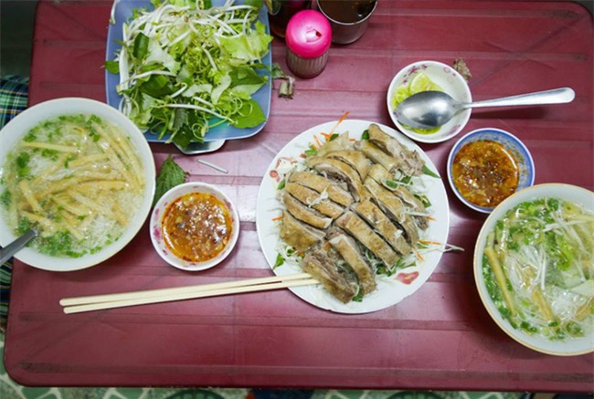 6 quán ăn bình dân chẳng cần quảng cáo nhưng lúc nào cũng tấp nập khách ở Sài Gòn - Ảnh 2.