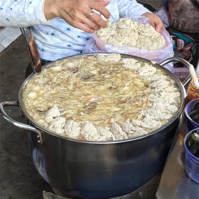 6 quán ăn bình dân chẳng cần quảng cáo nhưng lúc nào cũng tấp nập khách ở Sài Gòn - Ảnh 19.