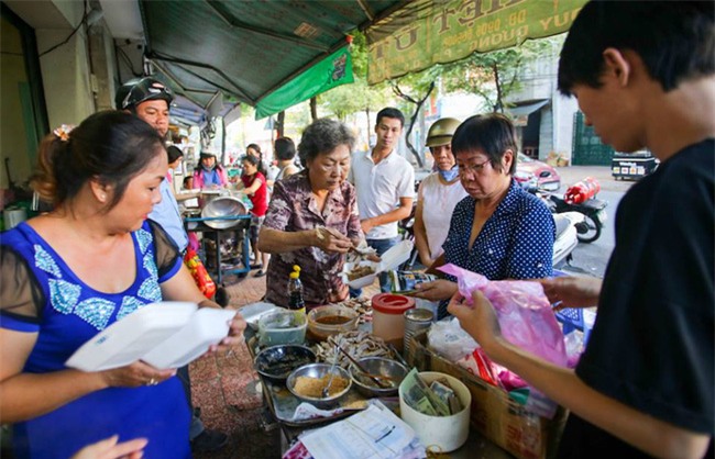 6 quán ăn bình dân chẳng cần quảng cáo nhưng lúc nào cũng tấp nập khách ở Sài Gòn - Ảnh 6.