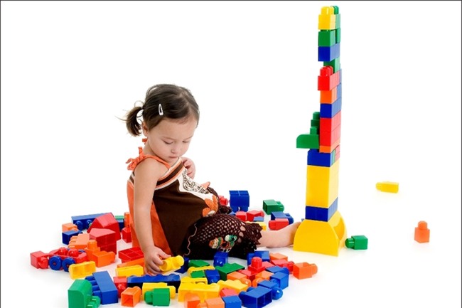 Những trò chơi đơn giản ngay tại nhà lại giúp bé phát triển trí não cực tốt - Ảnh 1.