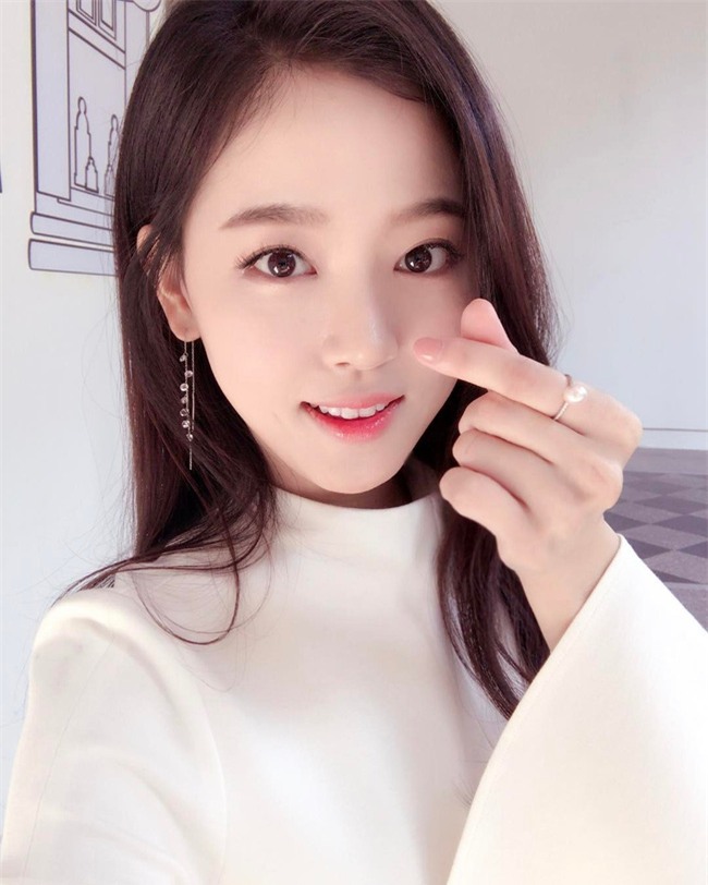 Những mốt makeup nhẹ nhàng trong trẻo nên áp dụng ngay cho cô nàng công sở - Ảnh 17.