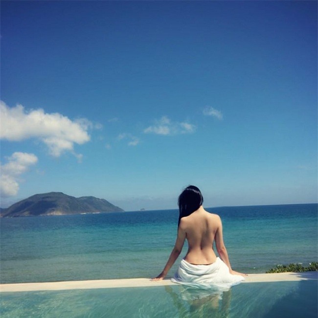 "mon mat" truoc phong cach thoi trang sexy cua huyen baby hinh anh 10