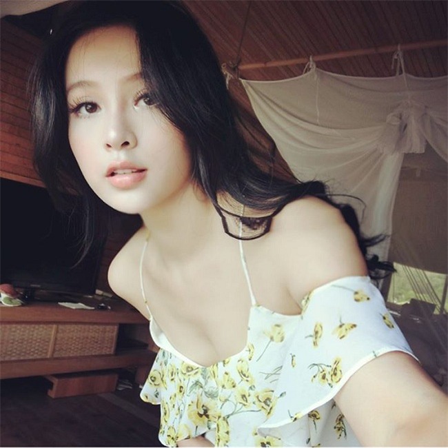 "mon mat" truoc phong cach thoi trang sexy cua huyen baby hinh anh 15