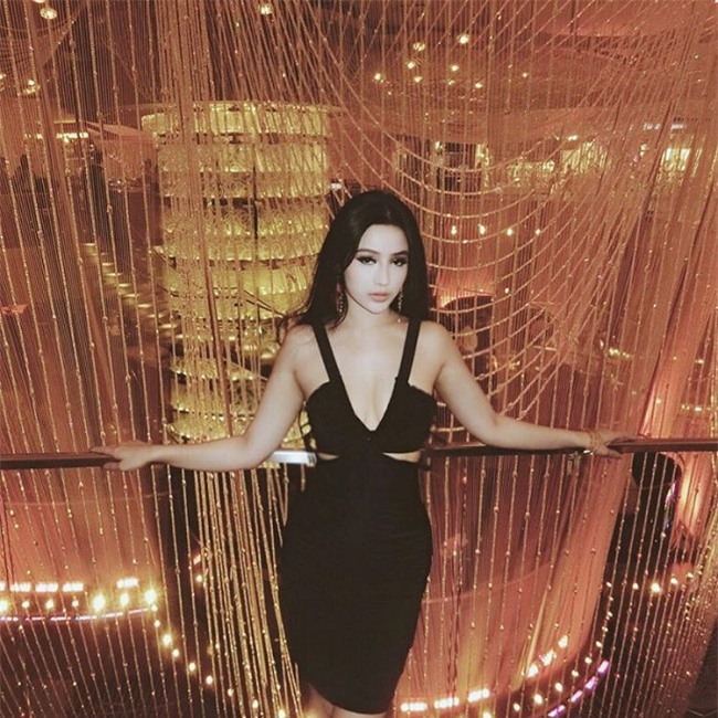 "mon mat" truoc phong cach thoi trang sexy cua huyen baby hinh anh 17