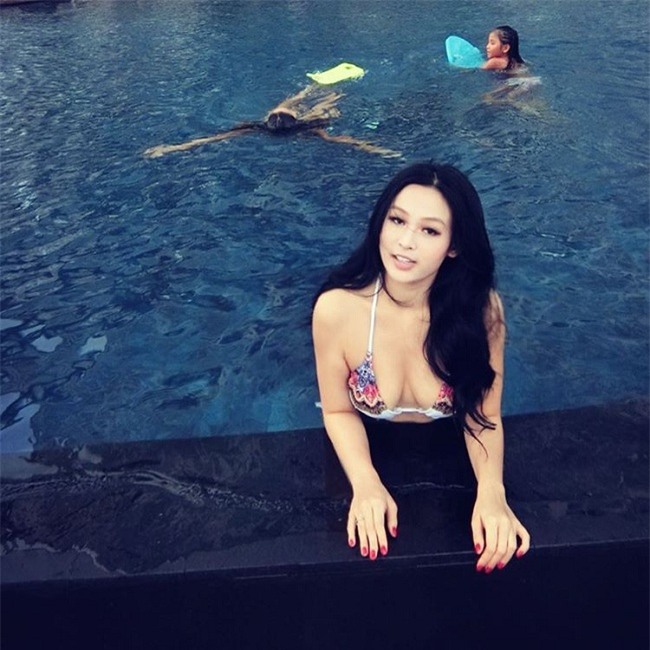 "mon mat" truoc phong cach thoi trang sexy cua huyen baby hinh anh 9