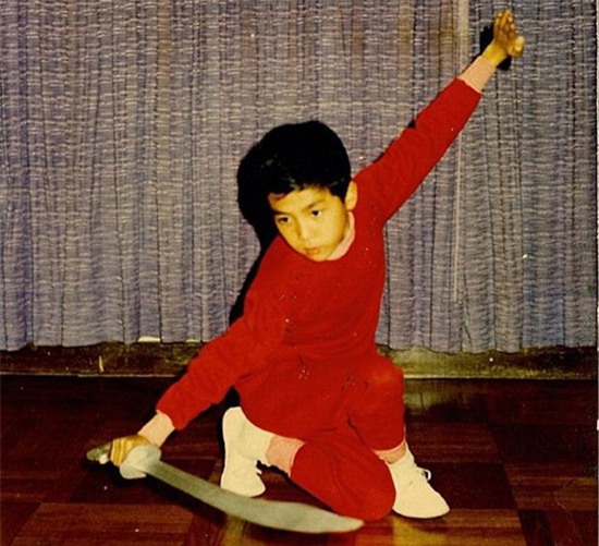 Góc khuất sau sự ngông cuồng bị cả showbiz ghét bỏ của Chân Tử Đan - Ảnh 2.