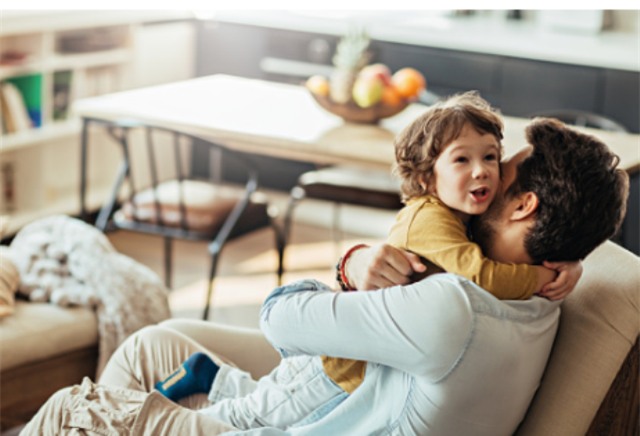 Áp lực tâm lý và kinh tế có thể ảnh hưởng tới sức khỏe và tuổi thọ của những người làm cha khi còn quá trẻ