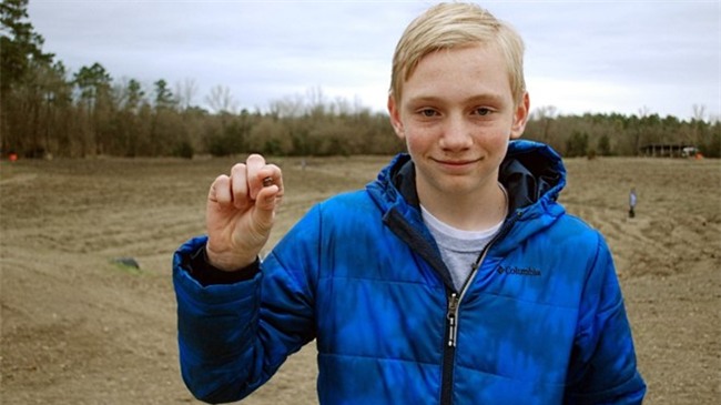 Cau be tim ra vien kim cuong nang 7,44 carat trong 30 phut hinh anh 2