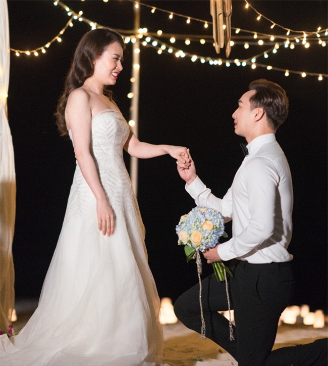 mc-thanh-trung-quy-goi-cau-hon-ban-gai-blogtamsuvn01