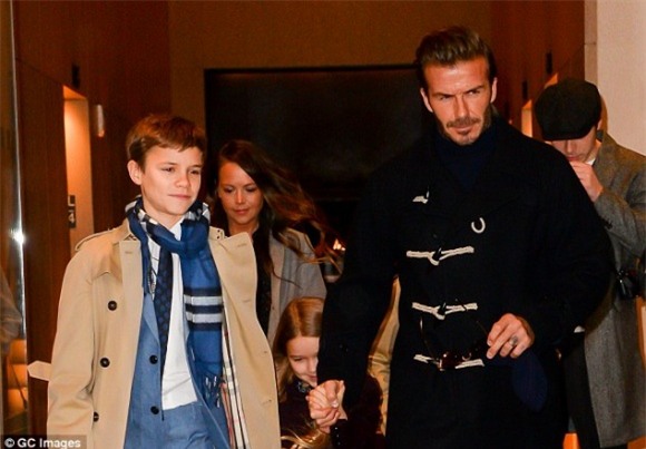 con trai thứ của David Beckham,Romeo Beckham quảng cáo Burberry,con trai David Beckham,con trai David Beckham, sao Hollywood