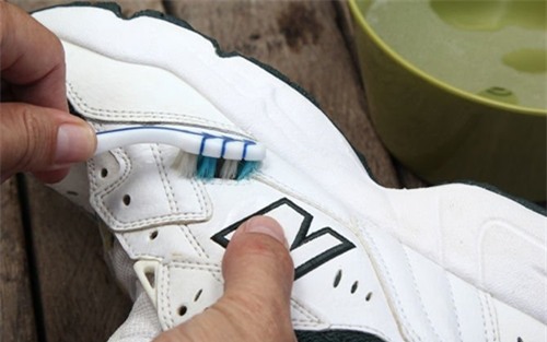 giu-giay-trang-nhu-moi-blogtamsuvn2