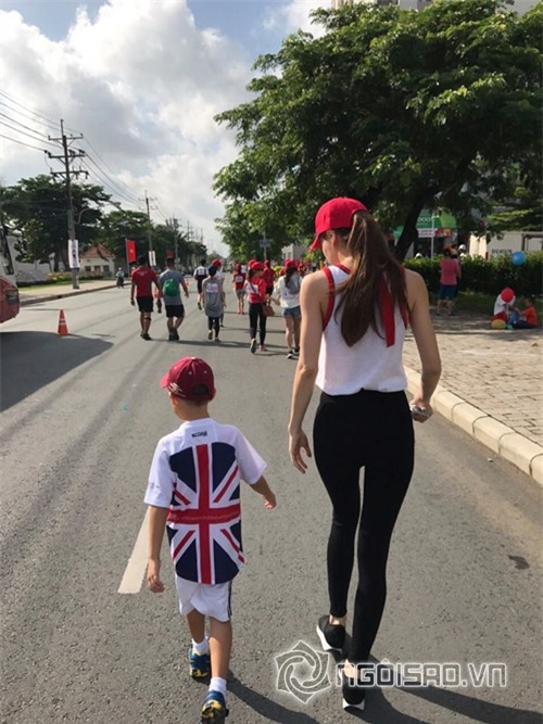 Ca sĩ hồ ngọc hà,cường đô la,hà hồ thân thiết bên cường đô la