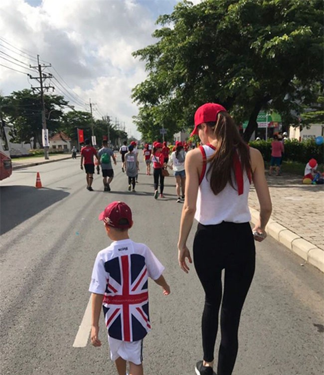 anh "chup len" tiet lo moi quan he doi thuong cua cuong dola va ha ho hinh anh 14