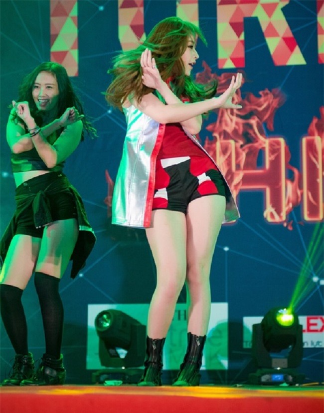 4 ngoc nu da lot xac la sexy "toi ben" hinh anh 6