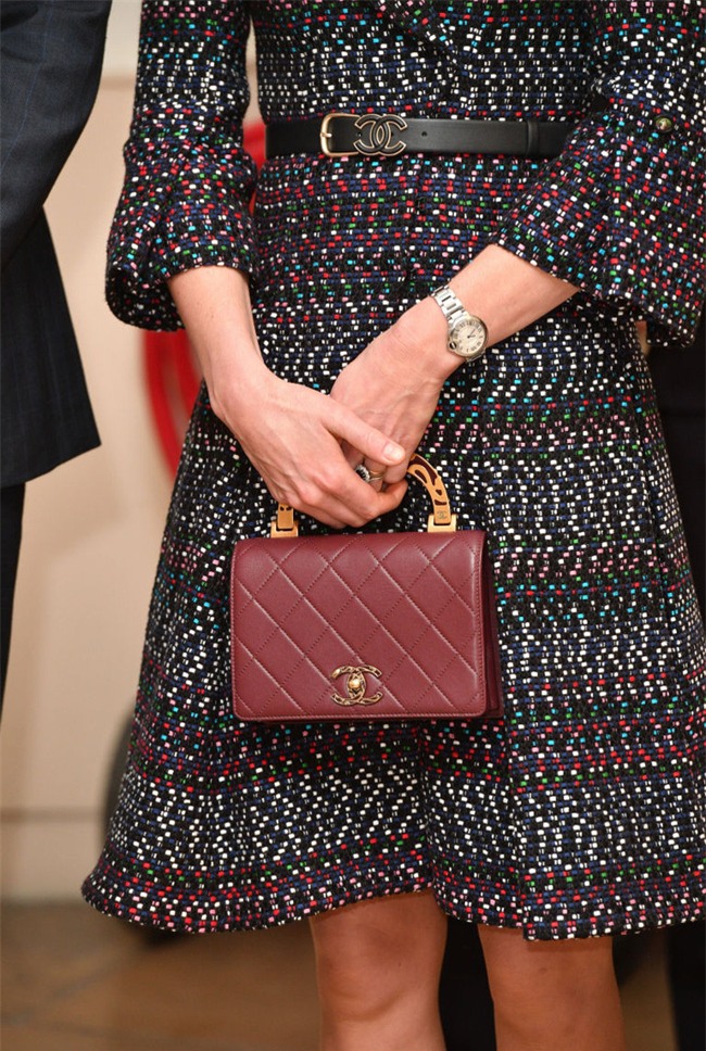 Công nương Kate lần đầu mặc cả set đồ Chanel, chi tới hơn 500 triệu cho cả trang phục lẫn phụ kiện - Ảnh 4.