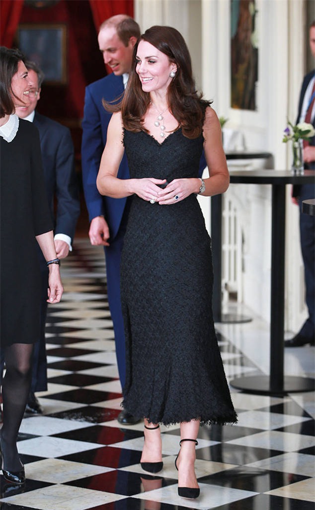 Công nương Kate lần đầu mặc cả set đồ Chanel, chi tới hơn 500 triệu cho cả trang phục lẫn phụ kiện - Ảnh 5.