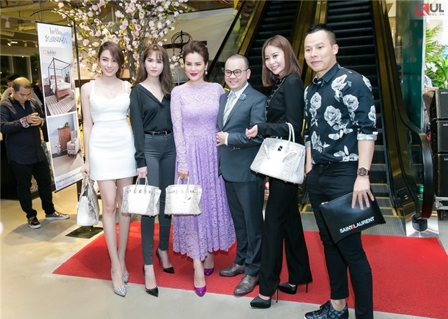 Le Quyen, Ngoc Trinh va ‘that dai my nhan’ dang moc cai gi tren nguoi? hinh anh 1
