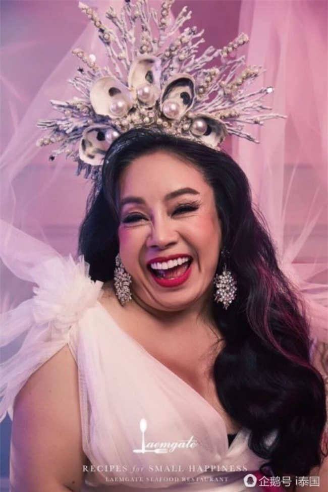 Vừa đăng tin tuyển chồng đã có tới 60.000 trai đẹp lập tức ứng cử, nữ đại gia Thái Lan là ai? - Ảnh 1.