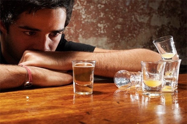 Nỗi đau ám ảnh nữ sinh Hà Nội mất bố vì rượu độc chứa methanol - Ảnh 3.