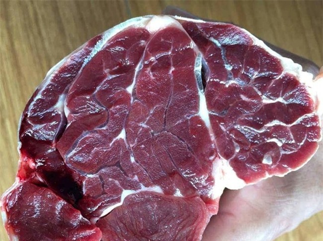 Suon bo, canh ga Brazil 99.000 dong mot kg ban day cho mang hinh anh 1