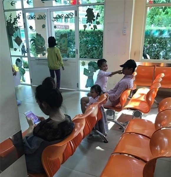 Vo Ly Hai len tieng ve tam anh duoc chong dua di kham vi co bau lan 5 hinh anh 1