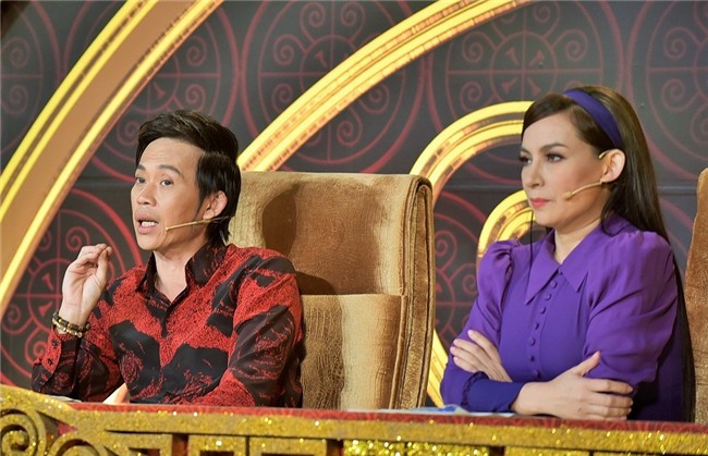 Phi Nhung gian doi khi bi Hoai Linh lien tuc 'sua lung' hinh anh 1