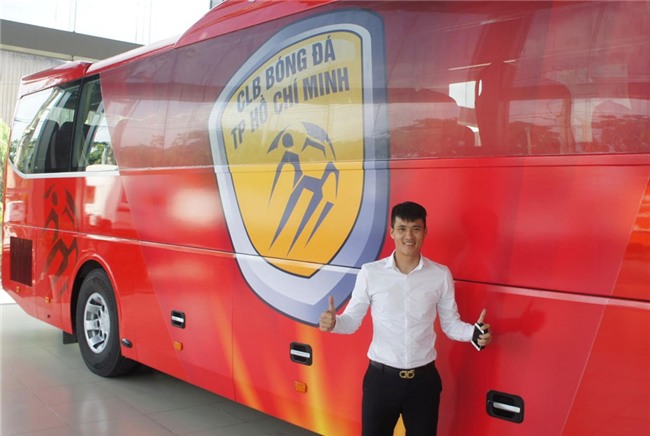 Cong Vinh hao hung nhan xe moi cua CLB TP.HCM hinh anh 5
